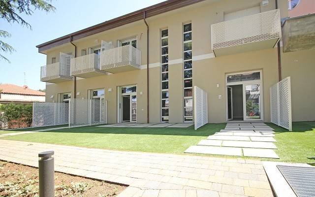 Facciata - Trilocale via Col di Lana, Albizzate - foto 3