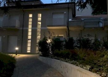 Facciata - Trilocale via Col di Lana, Albizzate - foto 19