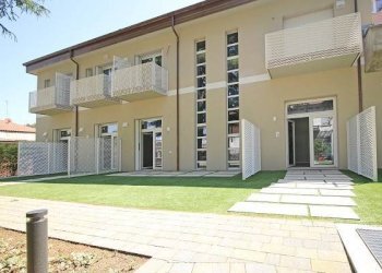 Facciata - Trilocale via Col di Lana, Albizzate - foto 3