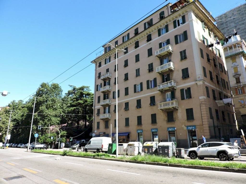 Facciata - Trilocale via Gerolamo Pittaluga, 4, Genova (zona Sampierdarena) - foto 1