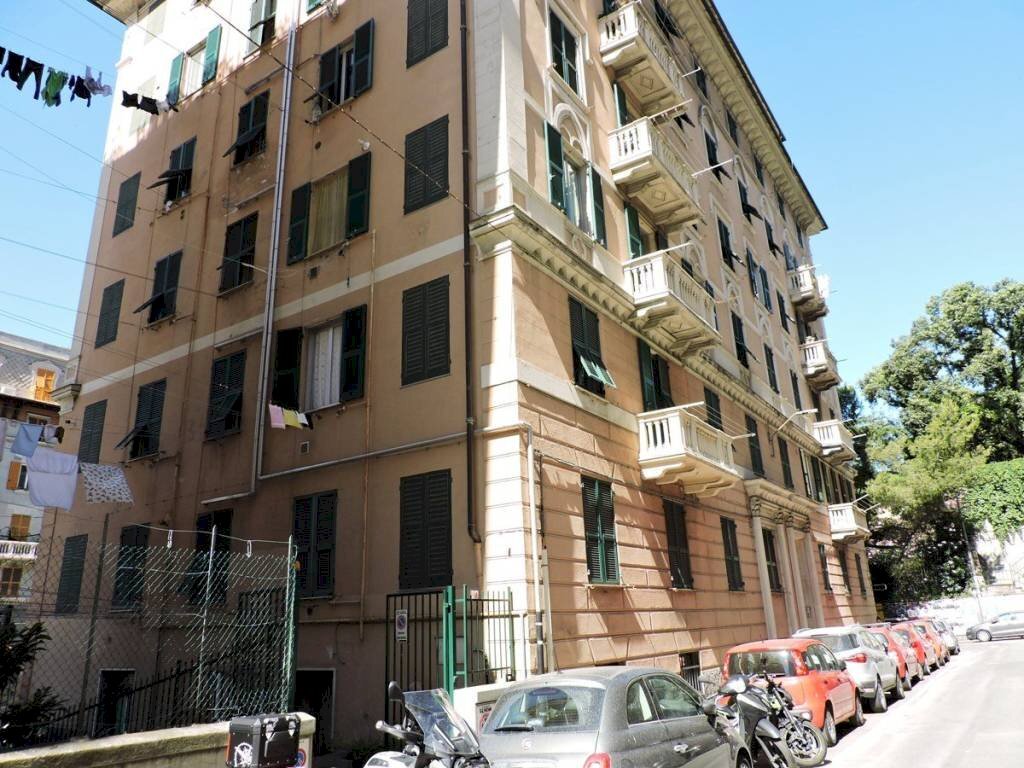 Facciata - Trilocale via Gerolamo Pittaluga, 4, Genova (zona Sampierdarena) - foto 2
