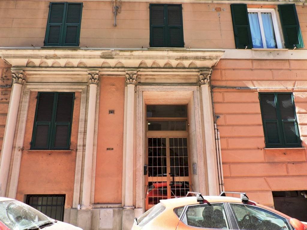 Facciata - Trilocale via Gerolamo Pittaluga, 4, Genova (zona Sampierdarena) - foto 3