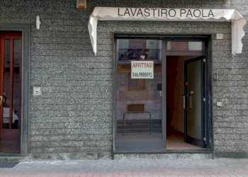 Facciata - Negozio strada del Fortino, 1, Asti - foto 1