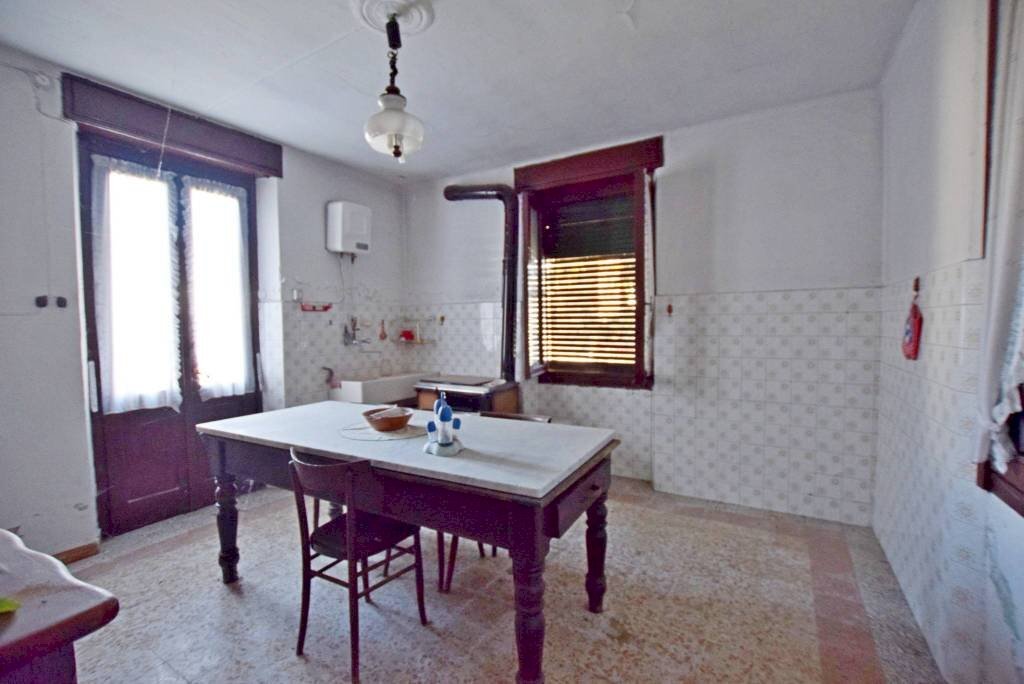 Stanza arredata - Independent house via Domenico Cantatore, 21, Morozzo - photo 2