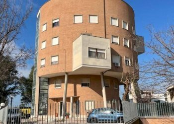 Facciata - Bilocale via Umberto Zanotti Bianco, Roma (zona Lido di Ostia) - foto 18