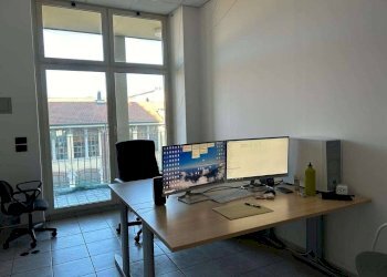 Stanza arredata - Ufficio Ciriè - foto 5