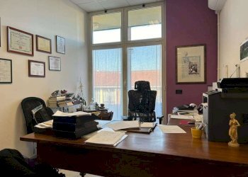 Stanza arredata - Ufficio Ciriè - foto 6