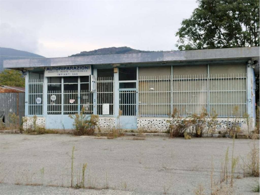 Facciata - Negozio strada provinciale Lanzo Torino, 50, Balangero - foto 3