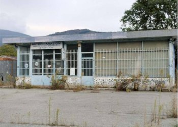 Facciata - Negozio strada provinciale Lanzo Torino, 50, Balangero - foto 3