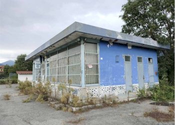 Facciata - Negozio strada provinciale Lanzo Torino, 50, Balangero - foto 8