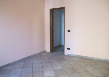 Stanza non arredata - Ufficio via Don Lorenzo Giordano, 21, Ciriè - foto 4