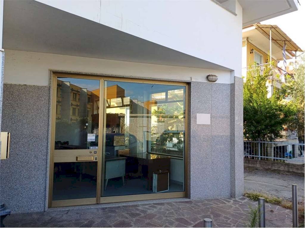 Facciata - Negozio via Prever, 50, Ciriè - foto 2