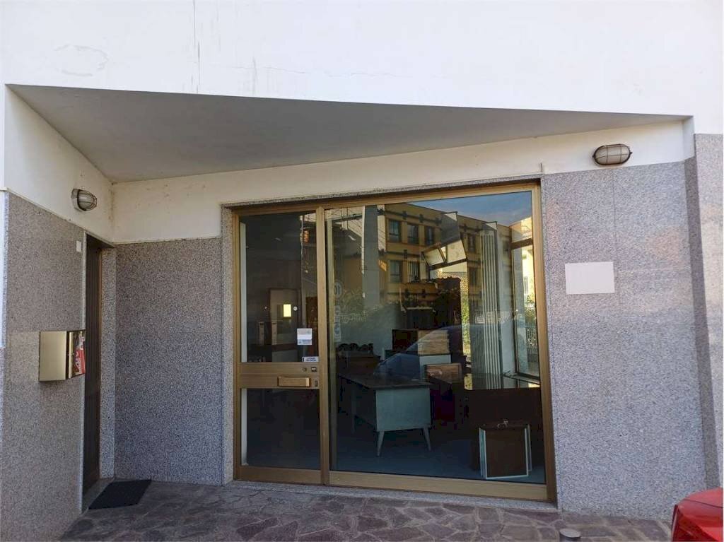 Facciata - Negozio via Prever, 50, Ciriè - foto 3