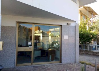 Facciata - Negozio via Prever, 50, Ciriè - foto 2