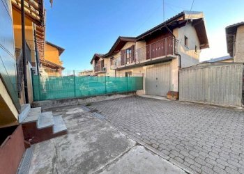 Cortile interno - Casa indipendente via Mario Rosso, 30, Beinette - foto 7