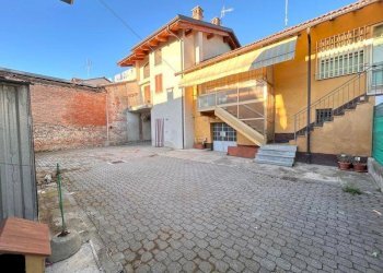 Cortile interno - Casa indipendente via Mario Rosso, 30, Beinette - foto 9