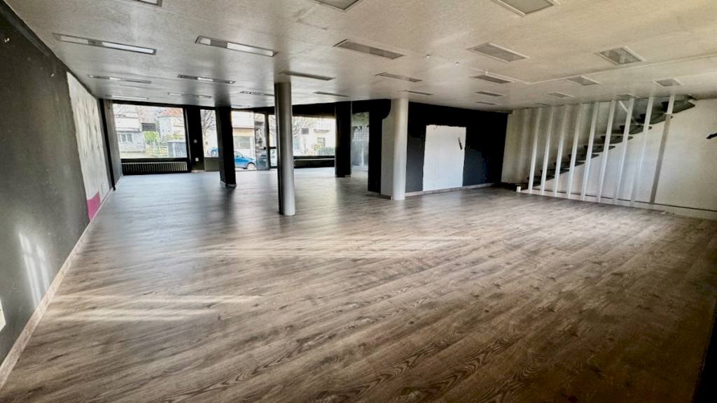 Salone - Shop via Milano, 74, Vigliano Biellese - photo 1