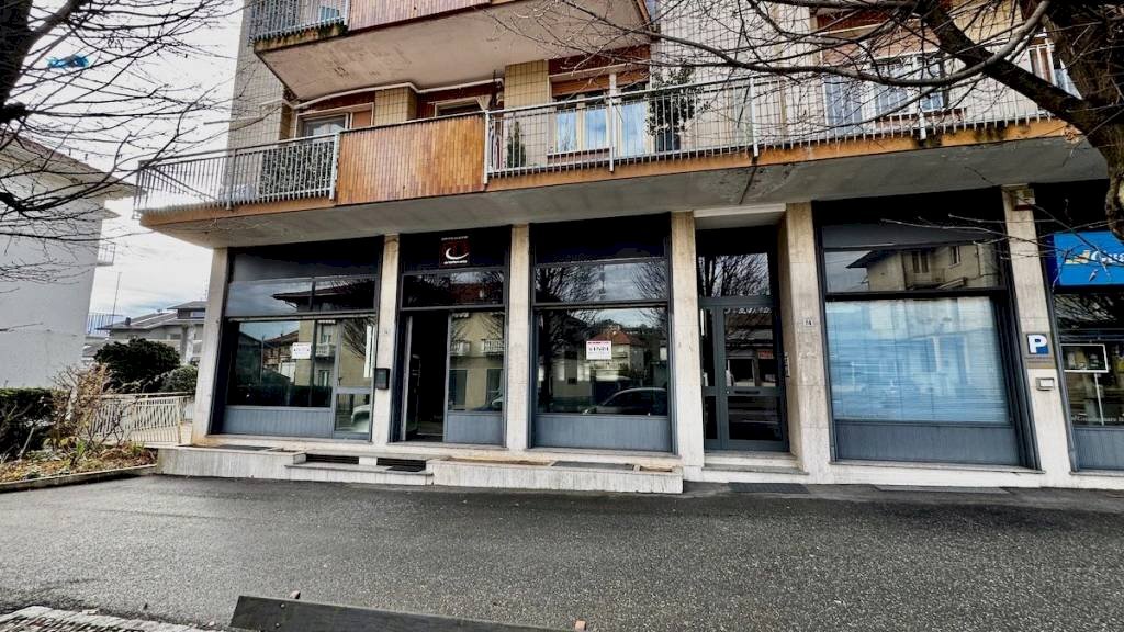 Facciata - Shop via Milano, 74, Vigliano Biellese - photo 2