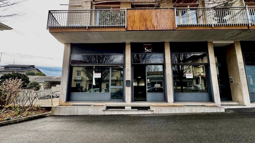 Facciata - Shop via Milano, 74, Vigliano Biellese - photo 3