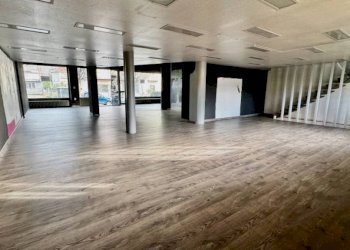 Salone - Shop via Milano, 74, Vigliano Biellese - photo 1