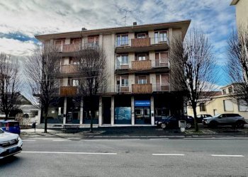 Facciata - Shop via Milano, 74, Vigliano Biellese - photo 4