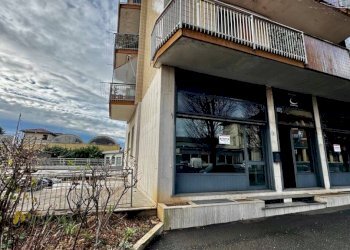 Facciata - Shop via Milano, 74, Vigliano Biellese - photo 22