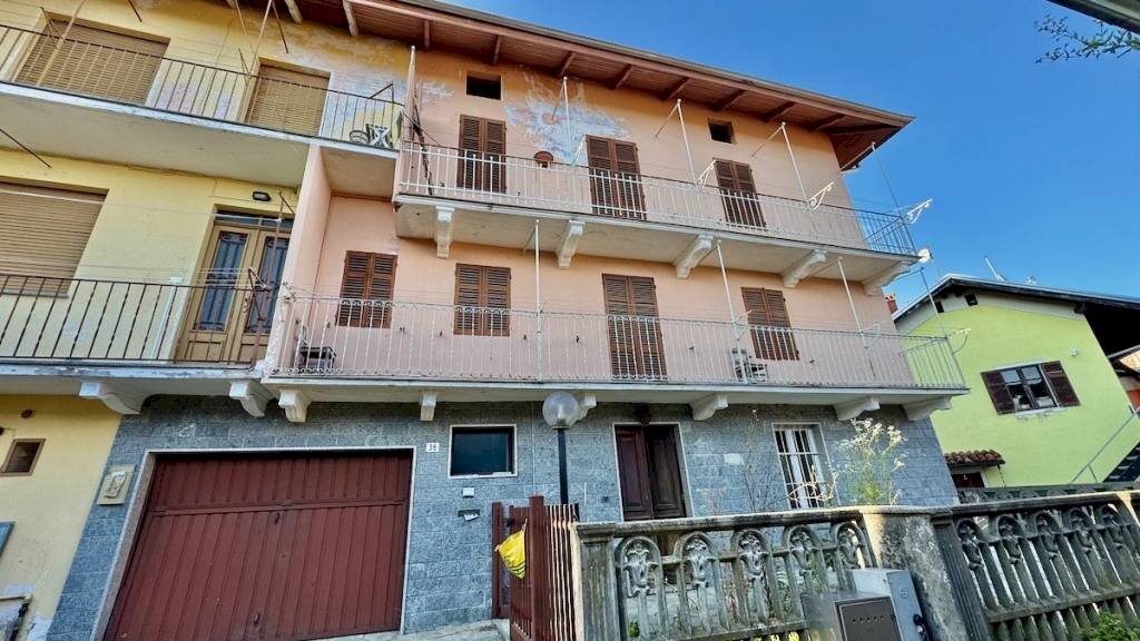 Facciata - Villa a Schiera Frazione Cerruti, 36, Valdilana - foto 1