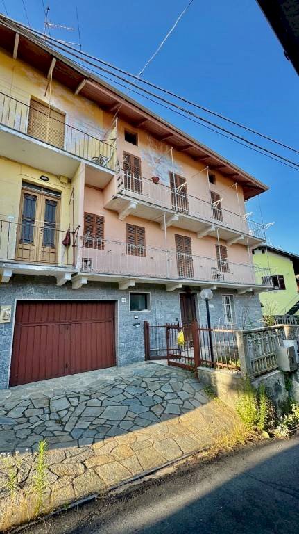 Facciata - Villa a Schiera Frazione Cerruti, 36, Valdilana - foto 2