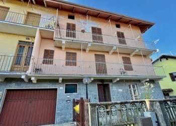 Facciata - Villa a Schiera Frazione Cerruti, 36, Valdilana - foto 1