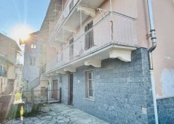 Cortile interno - Villa a Schiera Frazione Cerruti, 36, Valdilana - foto 30