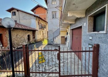 Cortile interno - Villa a Schiera Frazione Cerruti, 36, Valdilana - foto 32