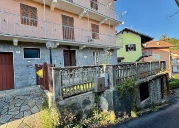 Facciata - Villa a Schiera Frazione Cerruti, 36, Valdilana - foto 34