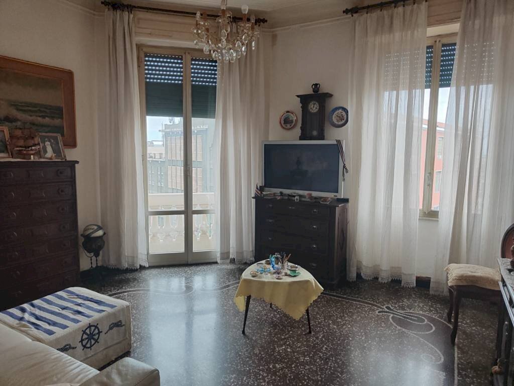 Salone - Four-room apartment via Merano, Genova (neighborhood Sestri Ponente) - photo 1