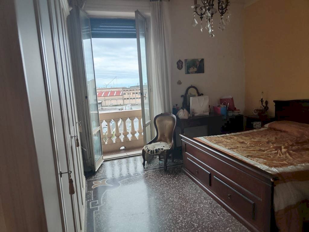 Camera da letto - Four-room apartment via Merano, Genova (neighborhood Sestri Ponente) - photo 3
