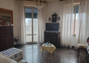 Salone - Quadrilocale via Merano, Genova (zona Sestri Ponente) - foto 1