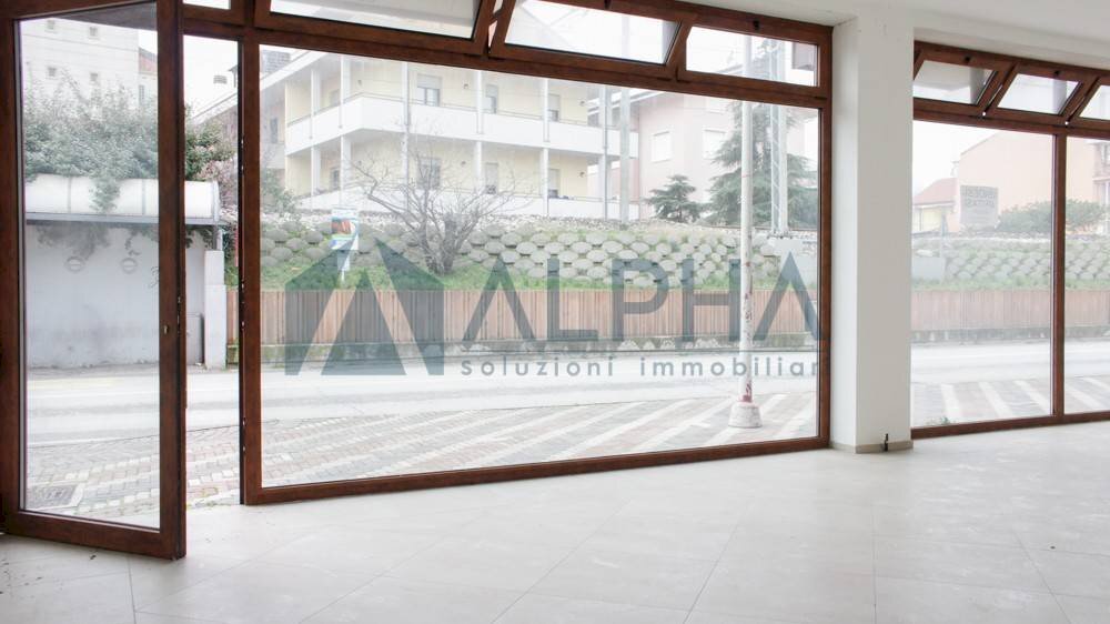 Interno non residenziale - Negozio via Cristoforo Colombo, Bellaria-Igea Marina - foto 2