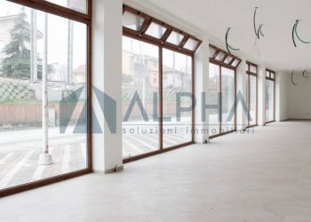 Interno non residenziale - Negozio via Cristoforo Colombo, Bellaria-Igea Marina - foto 1