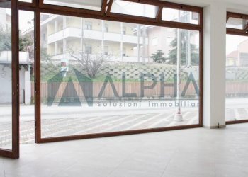 Interno non residenziale - Negozio via Cristoforo Colombo, Bellaria-Igea Marina - foto 2