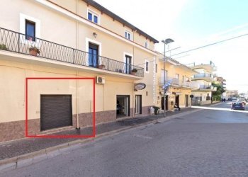Commercial Premises Mondragone - photo 1