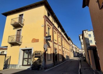 Locale Commerciale VIA BROZOLA, Chivasso - foto 1