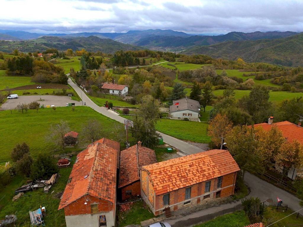 Zona - Magazzino Regione Selvapiana, Fabbrica Curone - foto 3