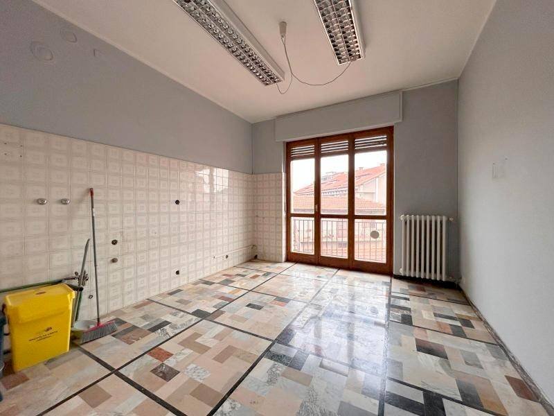 Stanza non arredata - Trilocale via Bergia, 44, Borgo San Dalmazzo - foto 1