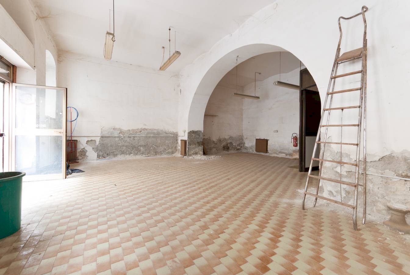 Locale Commerciale VIA ARMANDO DIAZ, Trieste - foto 1