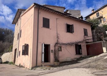 Appartamento loc Apagni, Sellano - foto 1