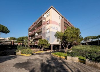 Trilocale Viale Bruno Pelizzi, Roma (zona Cinecittà) - foto 1