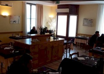 Stanza arredata - Ristorante Regione Case Sparse, Castello di Annone - foto 4