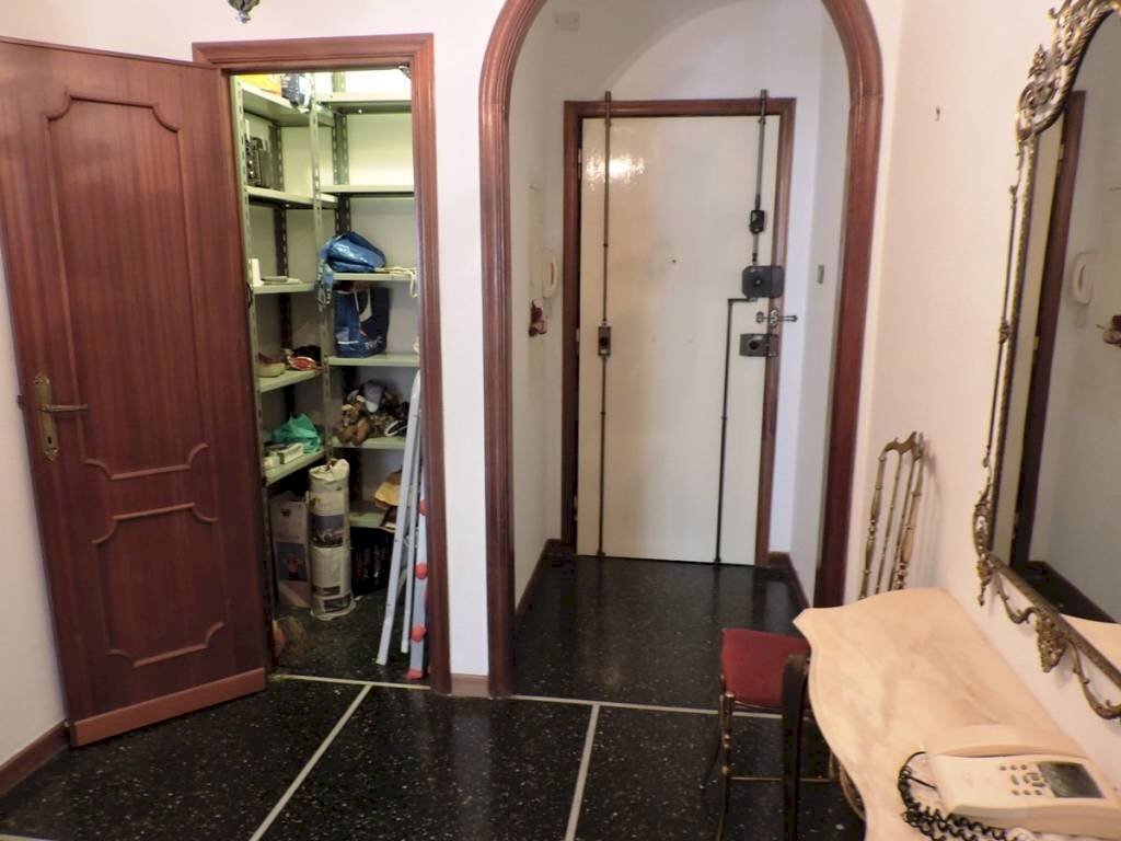 Interno appartamento - Trilocale corso Ferdinando Magellano, 6, Genova (zona Sampierdarena) - foto 2