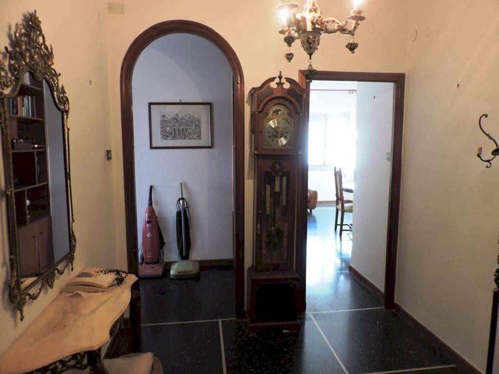 Interno appartamento - Trilocale corso Ferdinando Magellano, 6, Genova (zona Sampierdarena) - foto 3