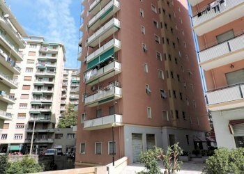 Facciata - Trilocale corso Ferdinando Magellano, 6, Genova (zona Sampierdarena) - foto 1