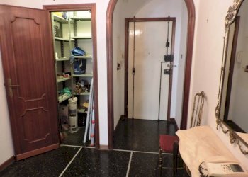 Interno appartamento - Trilocale corso Ferdinando Magellano, 6, Genova (zona Sampierdarena) - foto 2